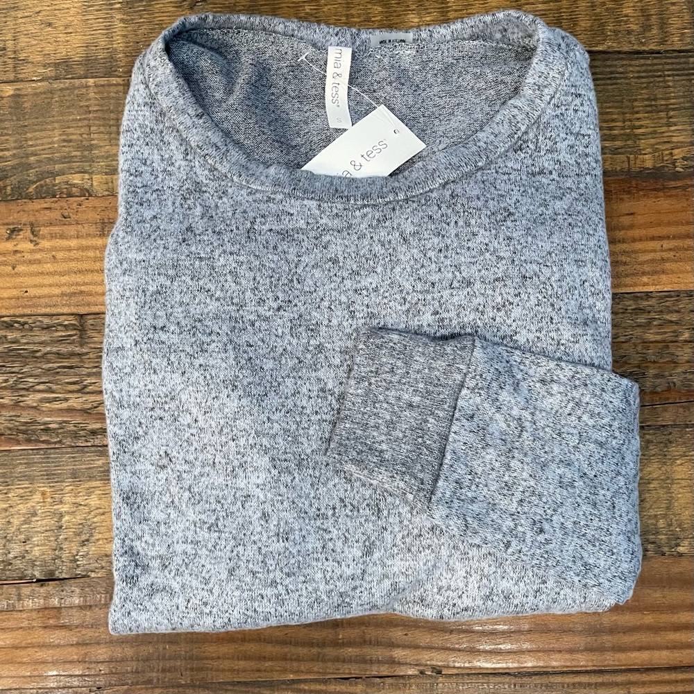 NWT Mia & Tess Gray Sweater - Size: Small